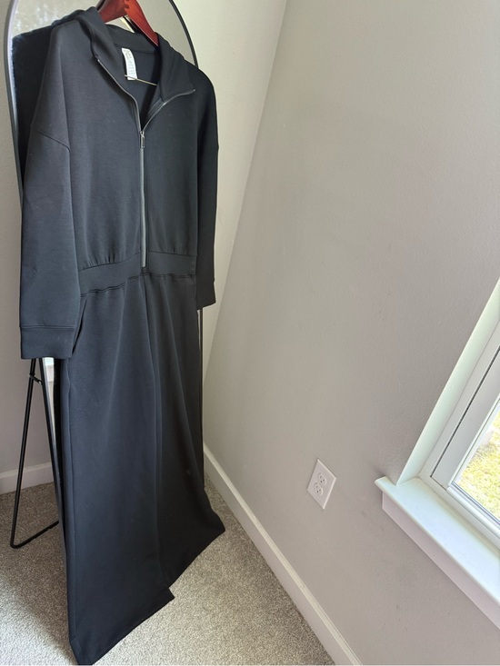 SPANX Pants - Spanx Air Essentials
Wide Leg Zip Jumpsuit
Soft LongSleeve Effortless Travel